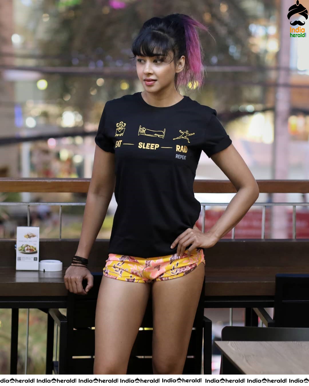 Sapna Vyas Patel flaunts her Hot Fit and Tempting Booty Set 1