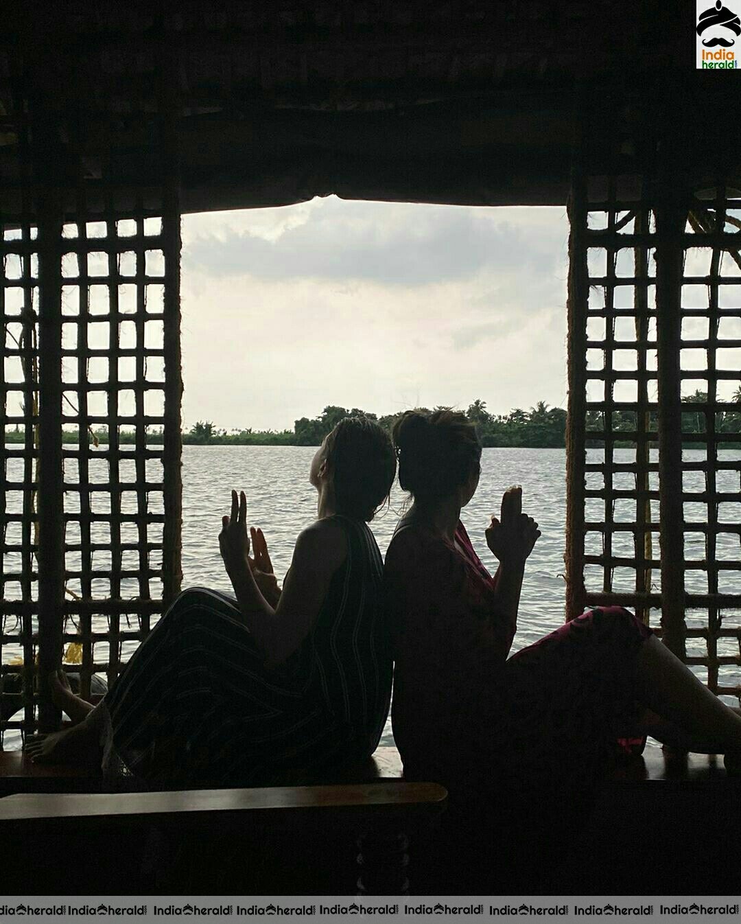 Sara Ali Khan Hot In Celebrating Christmas