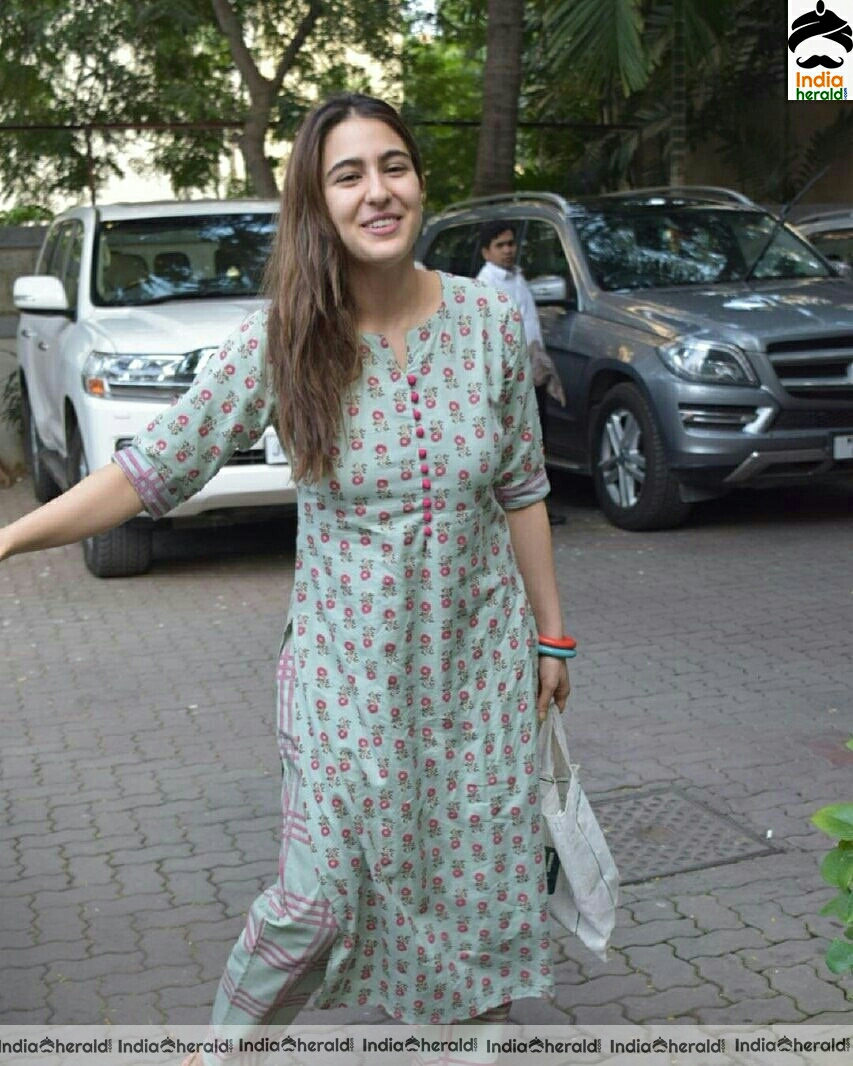 Sara Ali Khan looking Cute Without makeup in chudi stills