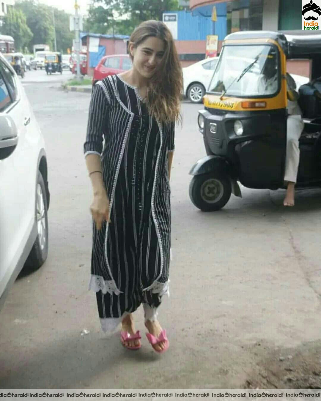 Sara caught by paparazzi outside a hotel in Juhu