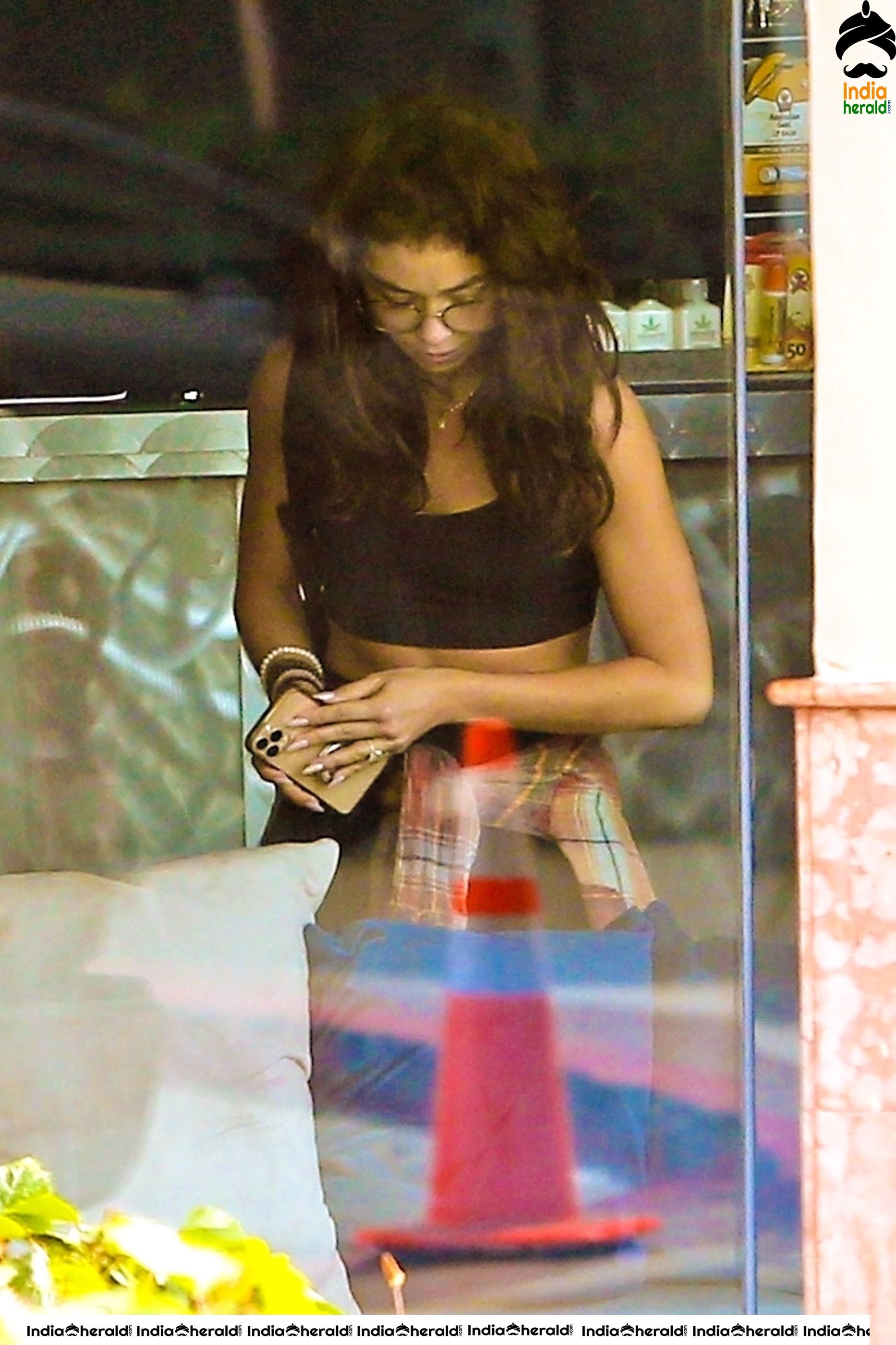 Sarah Hyland Displays taut tummy while leaving the gym in LA