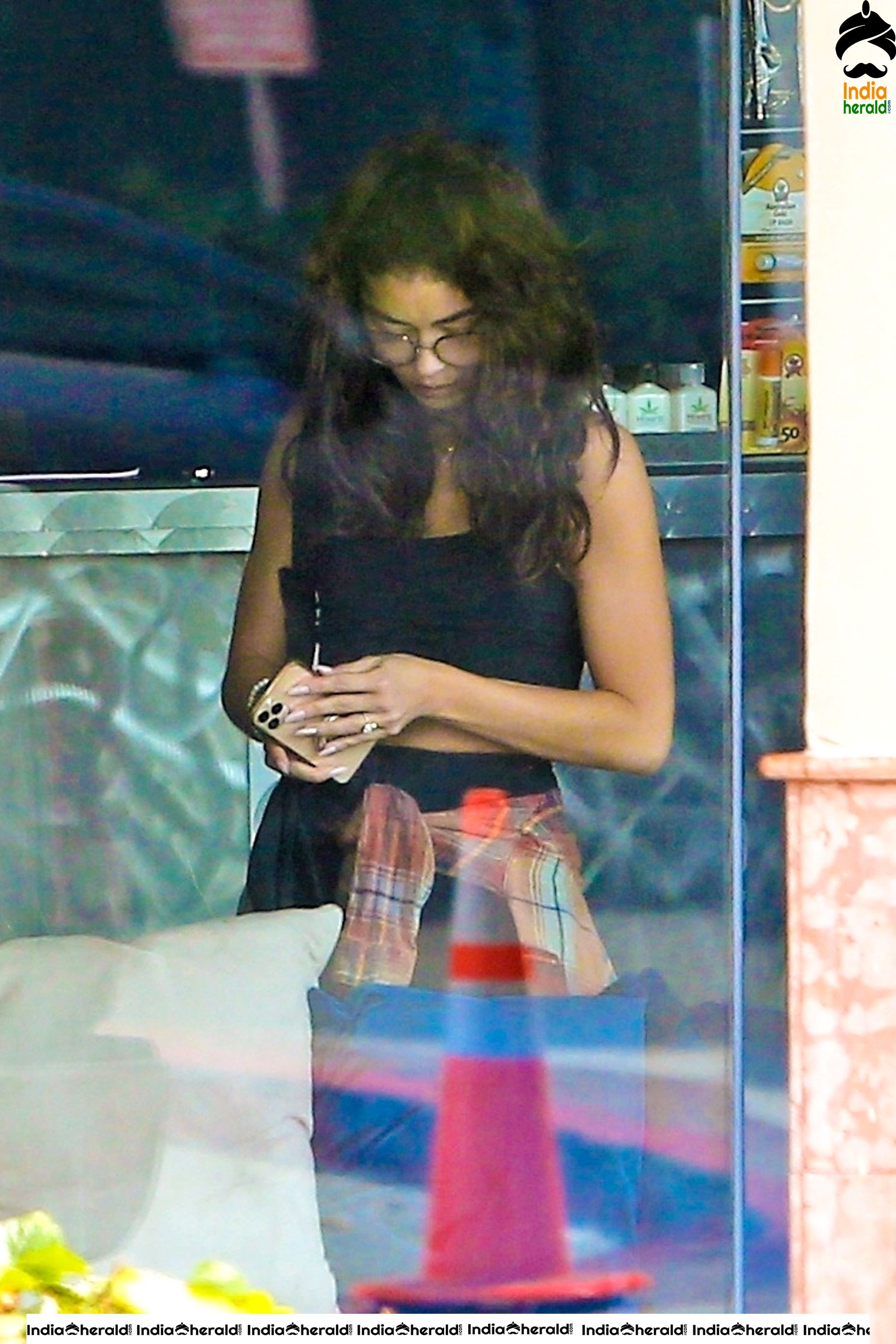 Sarah Hyland Displays taut tummy while leaving the gym in LA