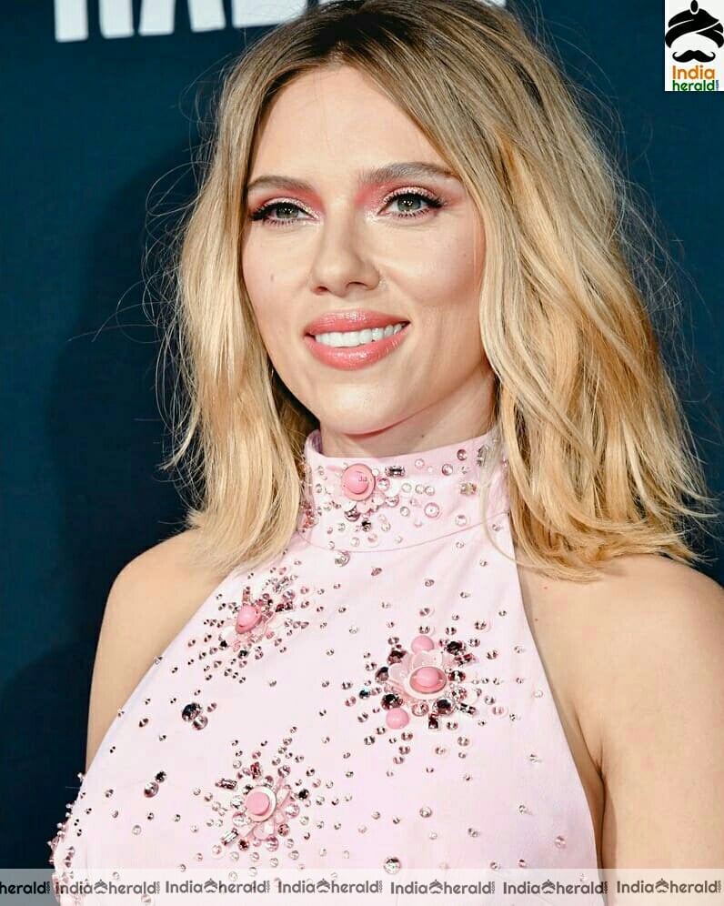 Scarlett Johansson Cute In Pink Dress Stills