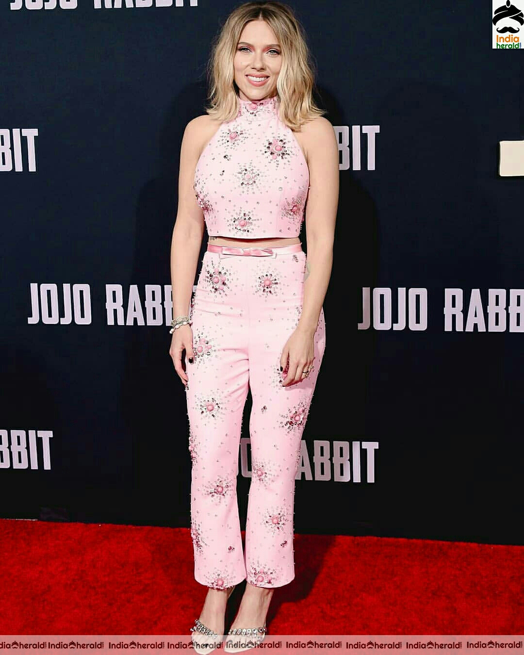Scarlett Johansson Cute In Pink Dress Stills