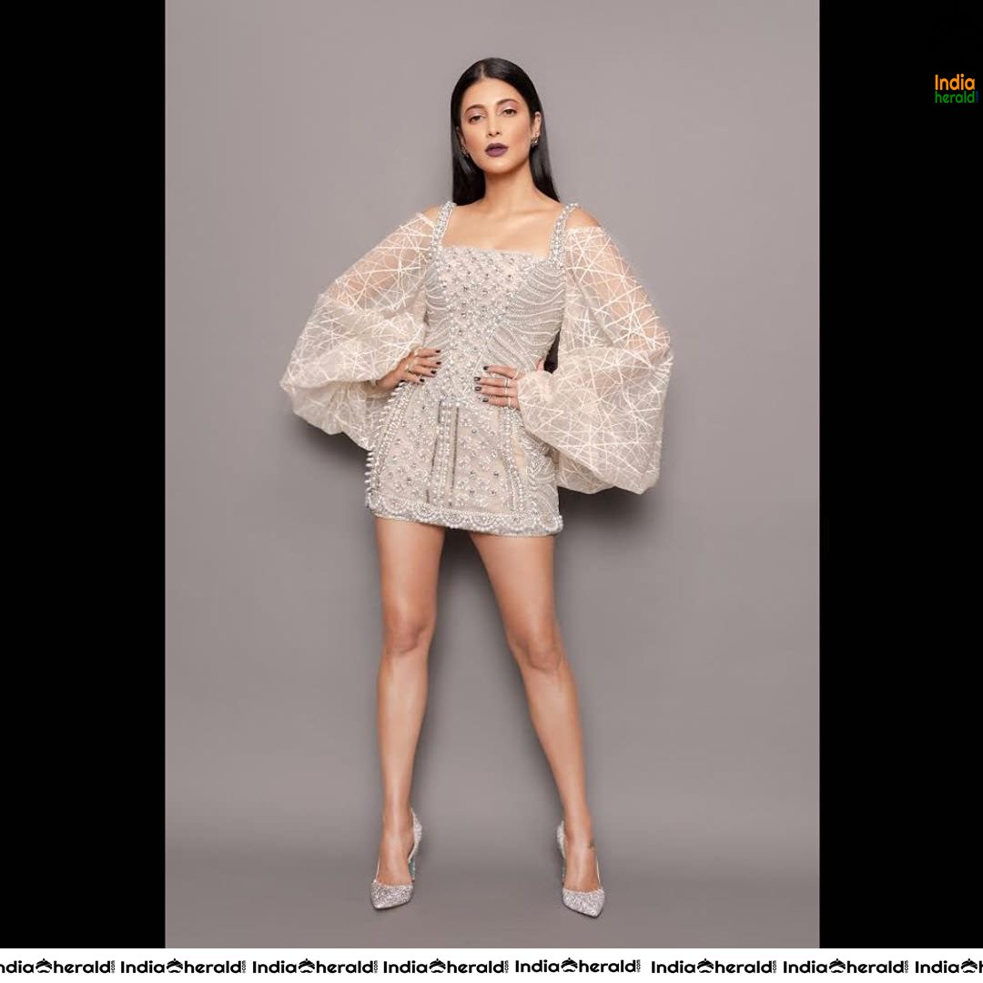 Seducing and Tempting Latest Hot Photos of Milky Sexy Babe Shruti Haasan Set 2
