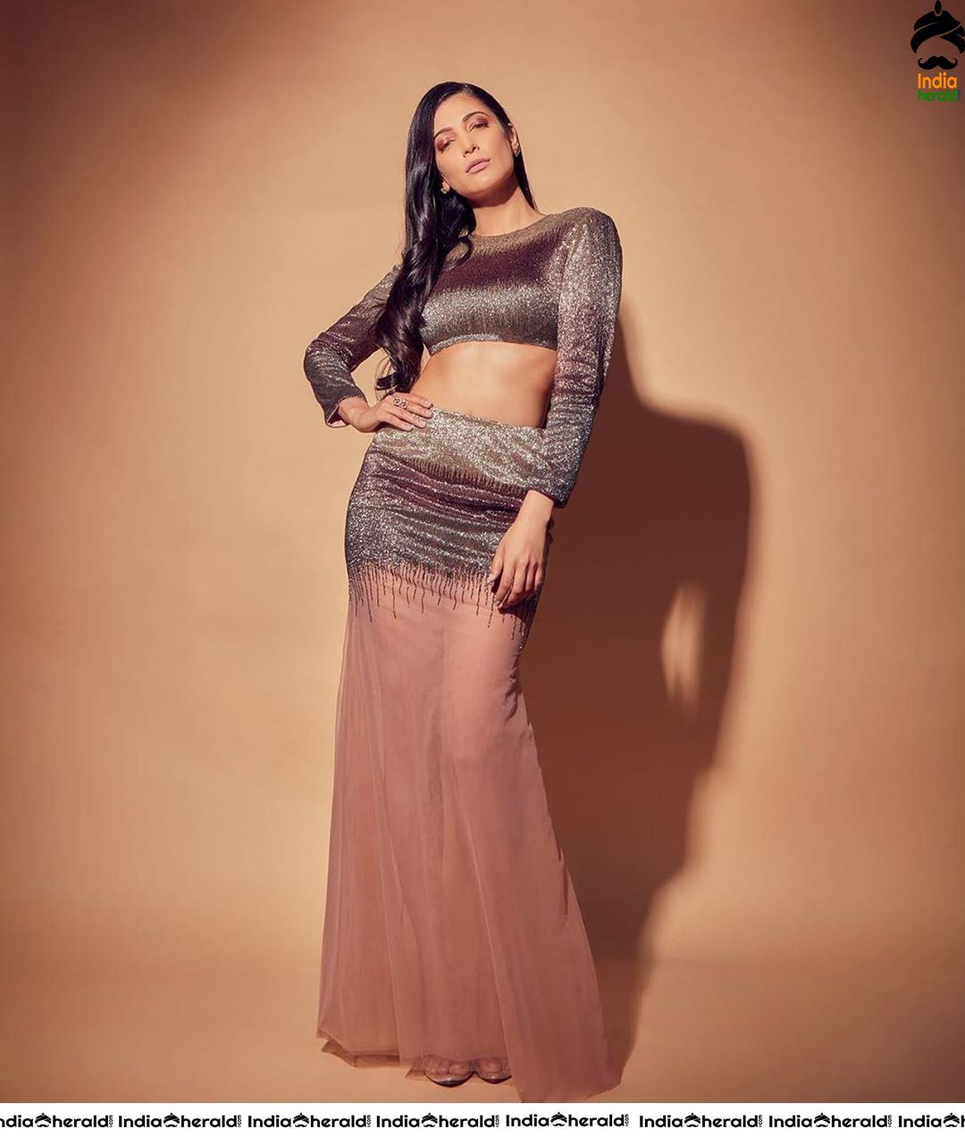 Seducing and Tempting Latest Hot Photos of Milky Sexy Babe Shruti Haasan Set 2