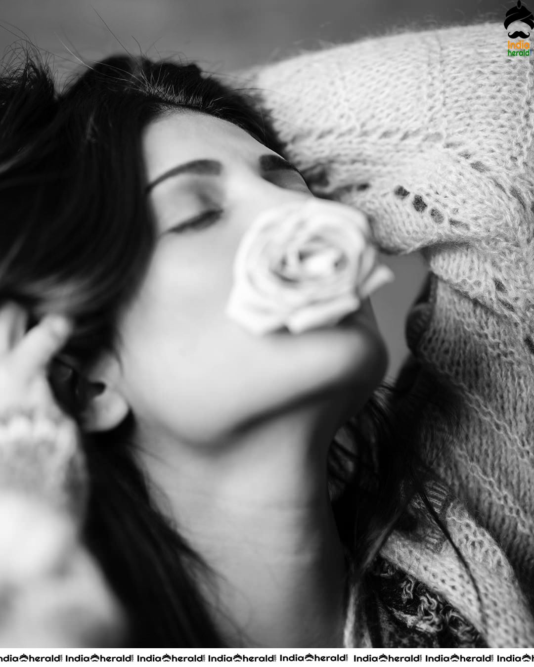 Seducing and Tempting Latest Hot Photos of Milky Sexy Babe Shruti Haasan Set 3