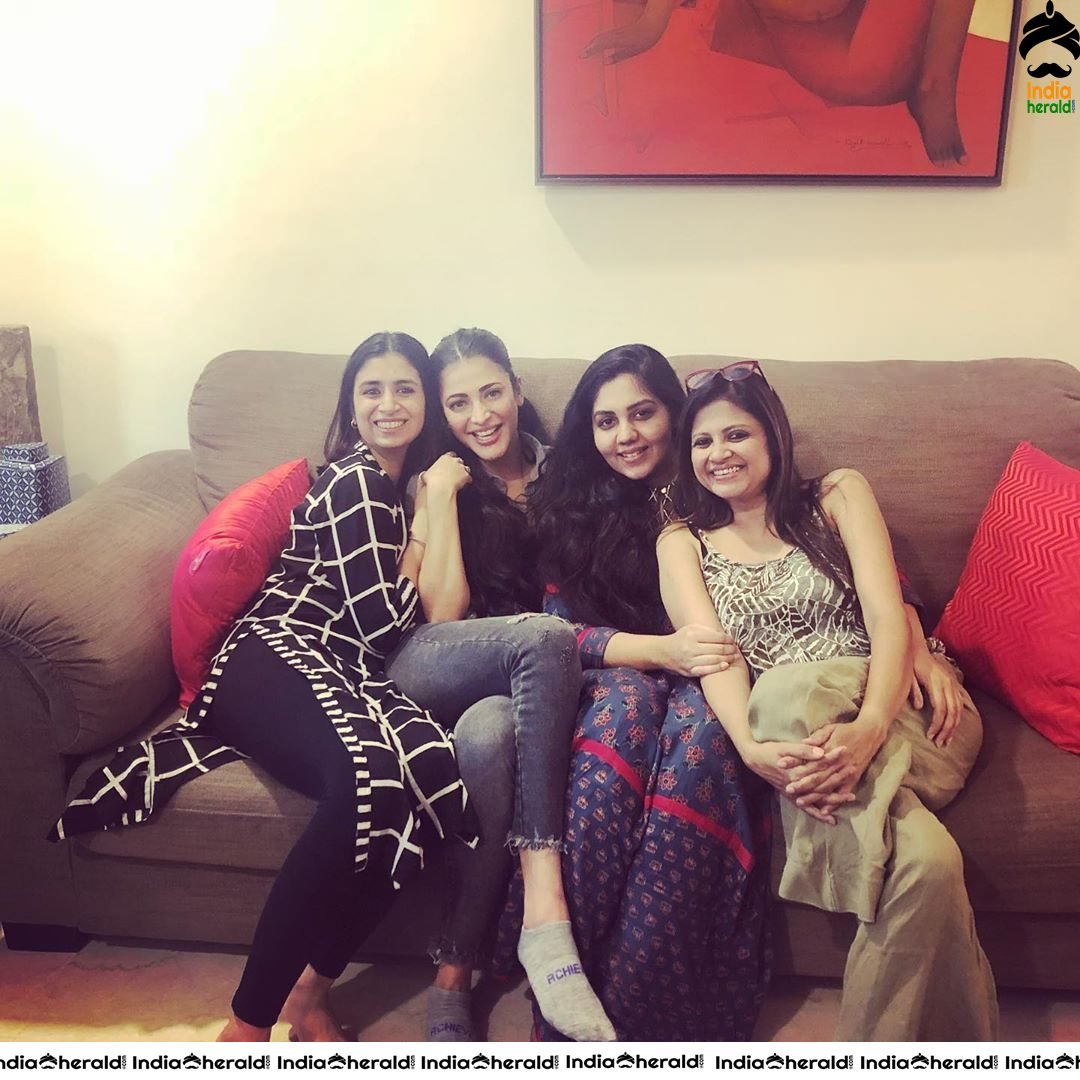 Seducing and Tempting Latest Hot Photos of Milky Sexy Babe Shruti Haasan Set 3