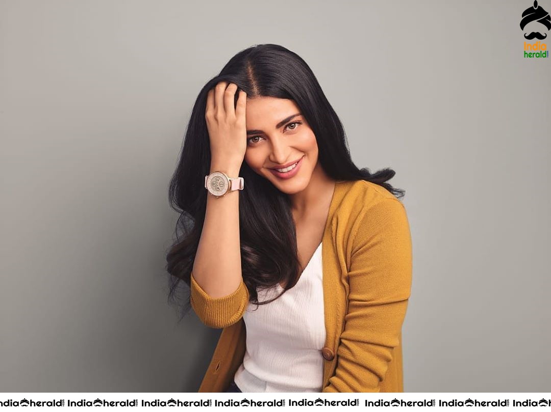 Seducing and Tempting Latest Hot Photos of Milky Sexy Babe Shruti Haasan Set 5