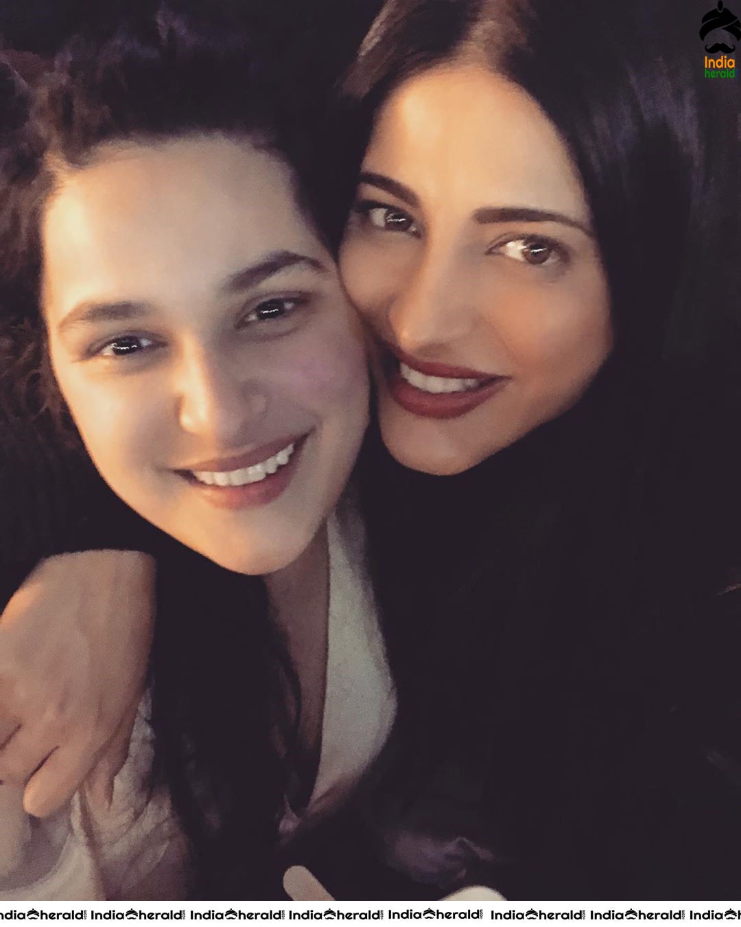 Seducing and Tempting Latest Hot Photos of Milky Sexy Babe Shruti Haasan Set 5