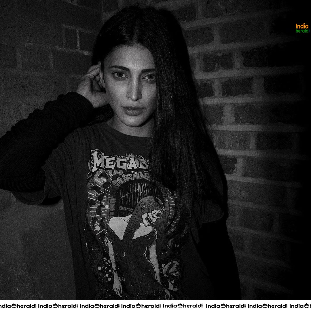 Seducing and Tempting Latest Hot Photos of Milky Sexy Babe Shruti Haasan Set 5