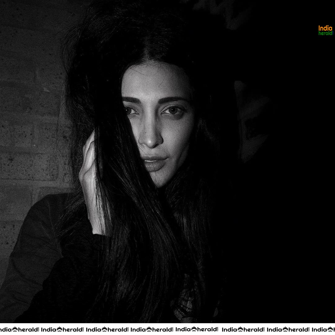 Seducing and Tempting Latest Hot Photos of Milky Sexy Babe Shruti Haasan Set 5