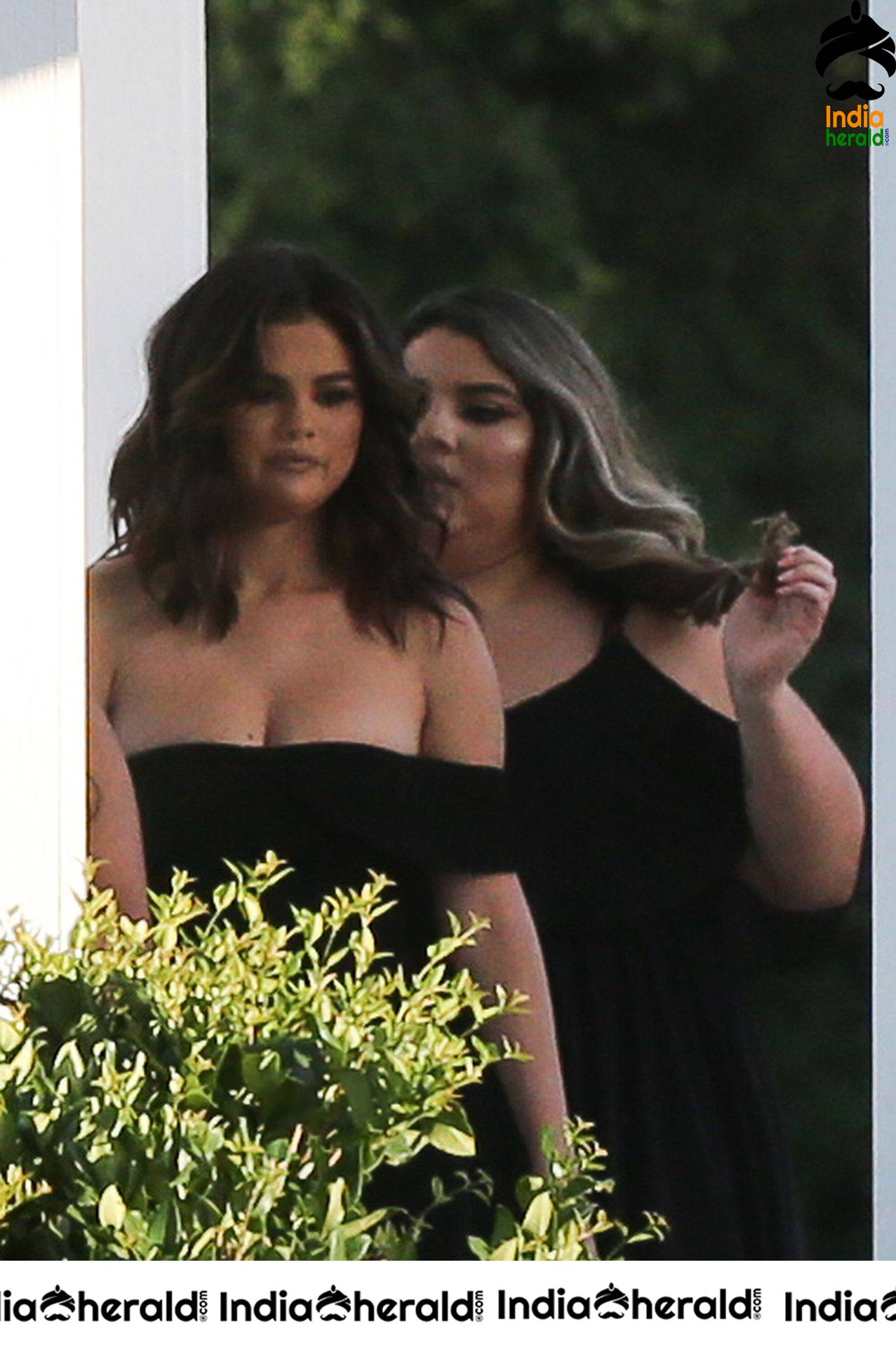 Selena Gomez Attending a wedding in Dallas Set 1