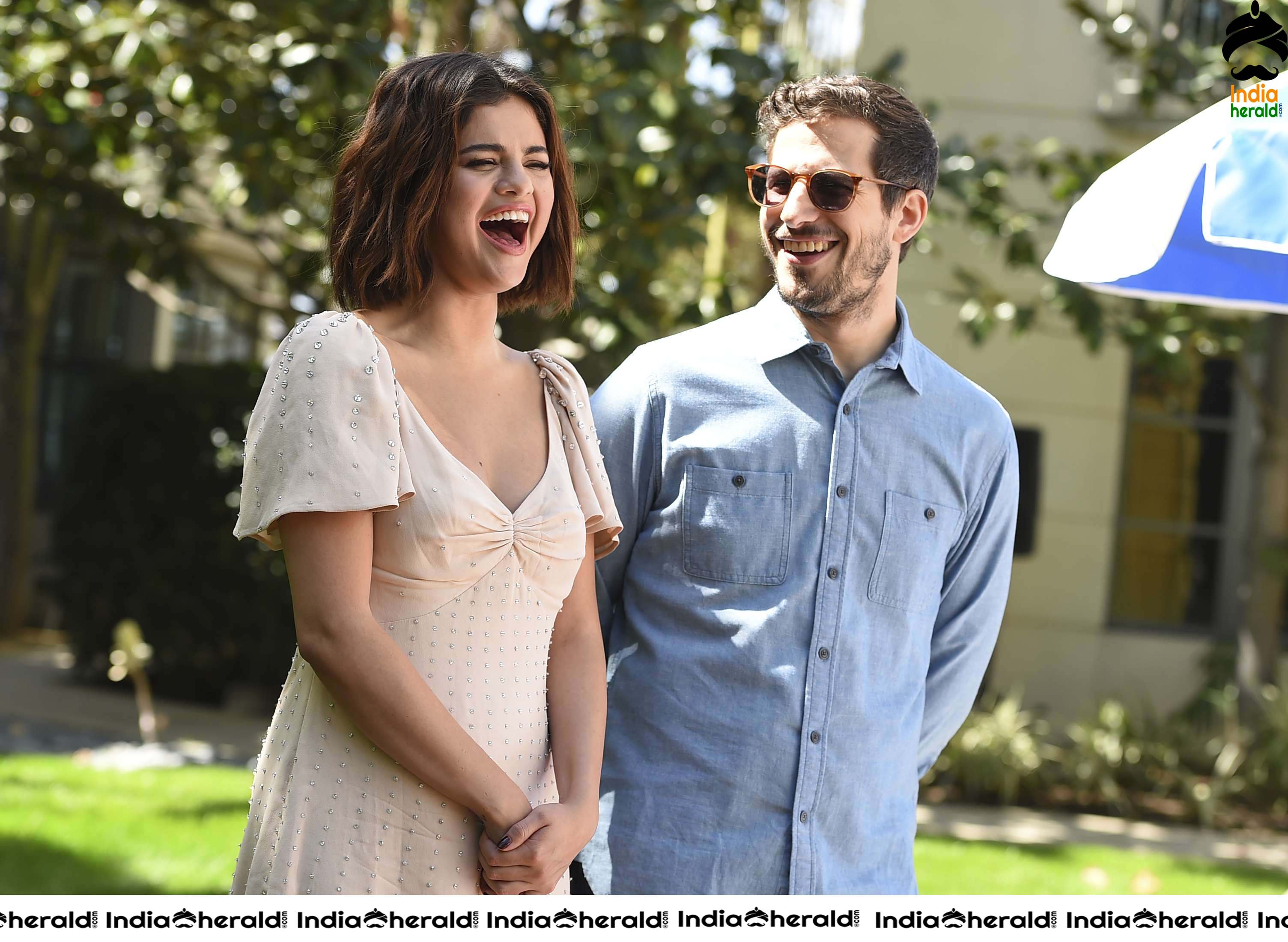 Selena Gomez Hot Photocall with Mavis Animated Character Set 1