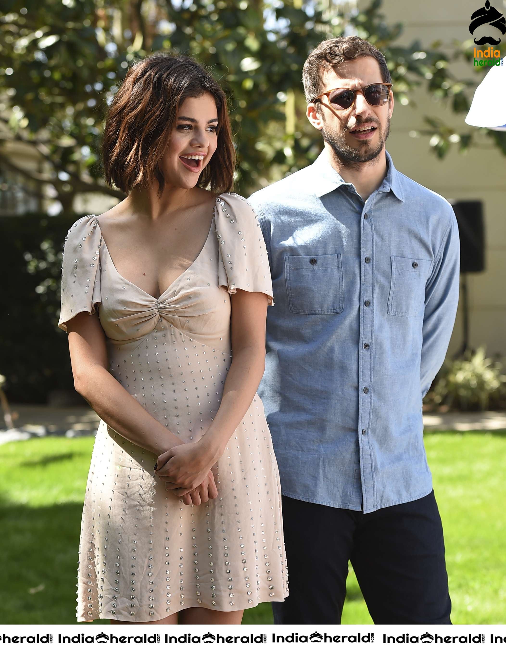 Selena Gomez Hot Photocall with Mavis Animated Character Set 1
