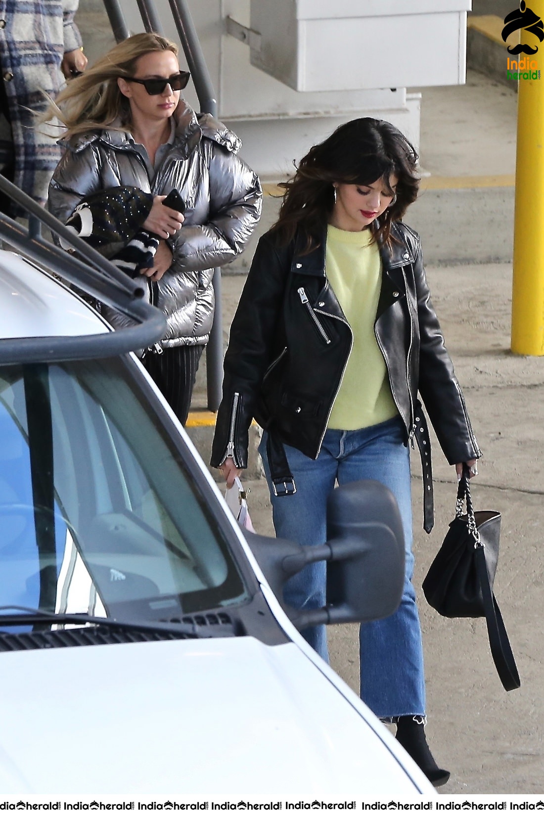 Selena Gomez leaving an office space in Los Angeles Set 1