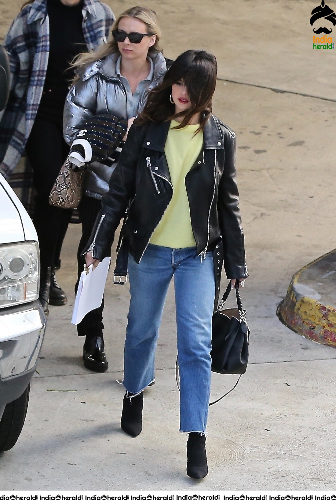 Selena Gomez leaving an office space in Los Angeles Set 2