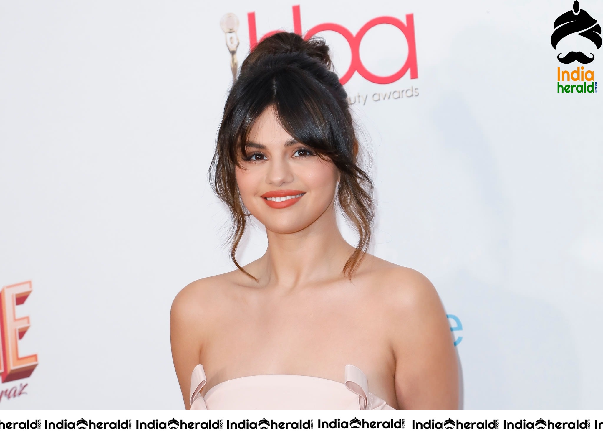 Selena Gomez Looking Pretty at 2020 Hollywood Beauty Awards in Los Angeles