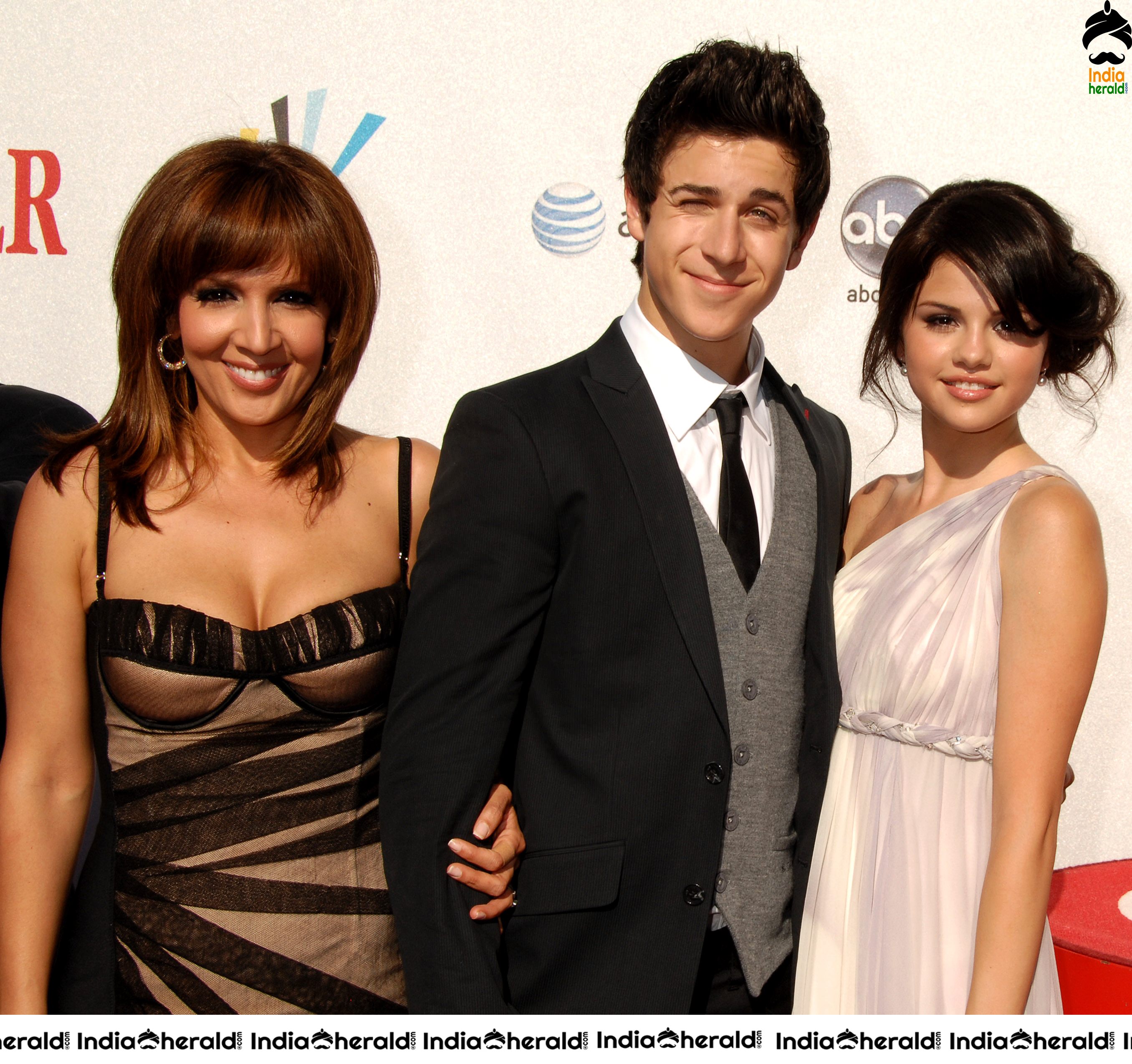 Selena Gomez looking so hot and gorgeous during NCLR ALMA Awards Set 2