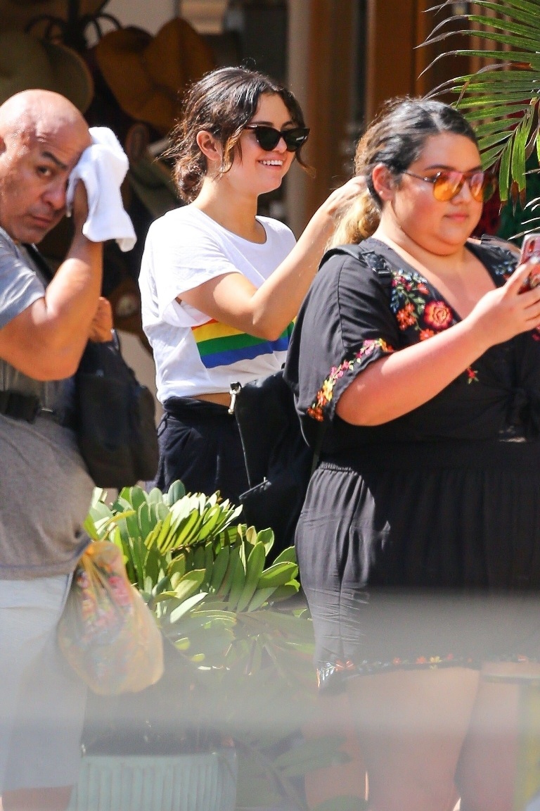 Selena Gomez On A Vacation To Mexico Set 2