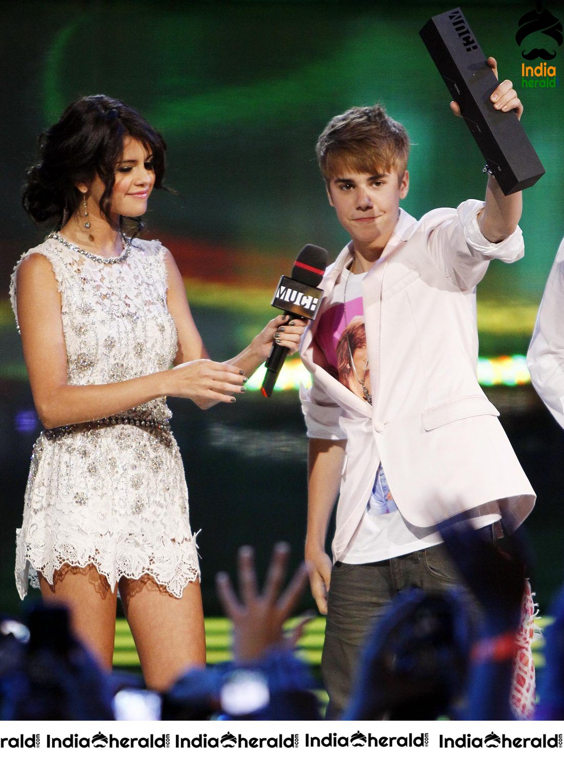 Selena Gomez Performs at Much Music Video Awards Set 2