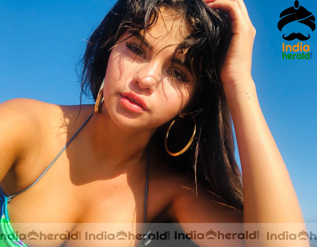Selena Gomez Wearing a Bikini on a Boat and Exposing her Sex Appeal