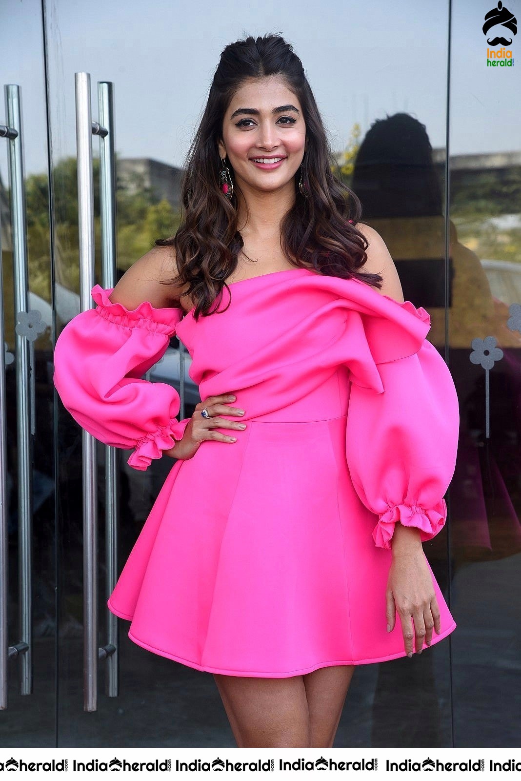 Sexy Pooja Hegde Shows her Thundering Thighs in these clicks Set 3