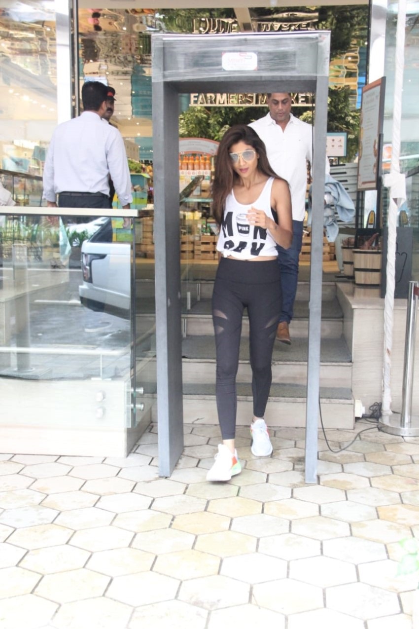 Sexy Shilpa Shetty Caught By Paparazzi Outside A Football In Khar