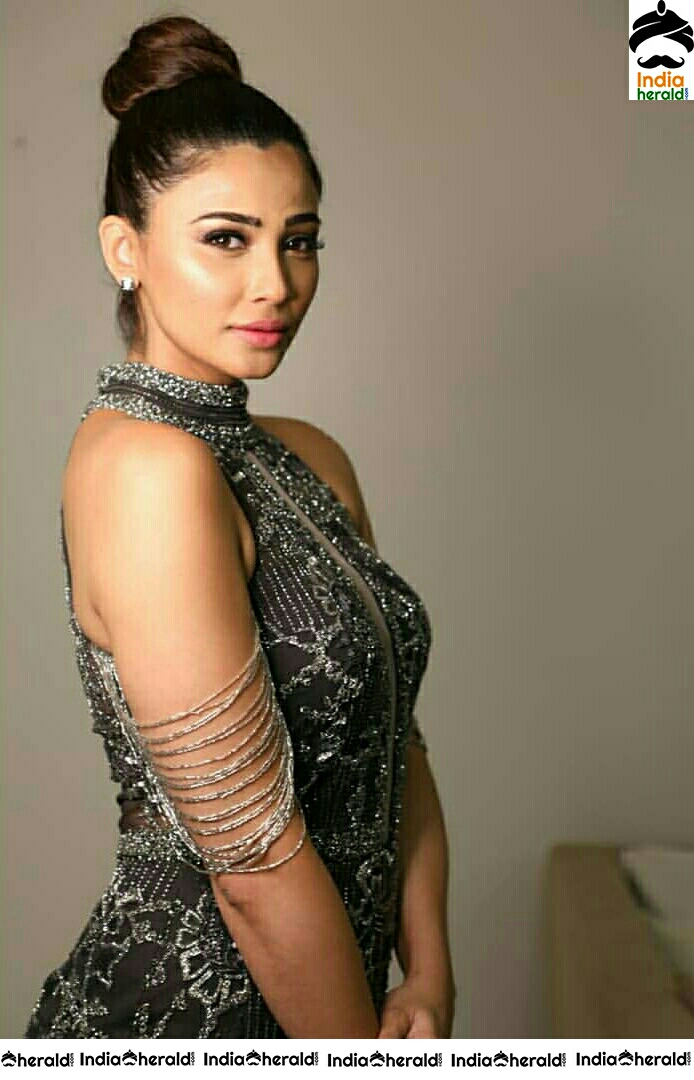 Shah Daisy Looking Sexy In These Photoshoot