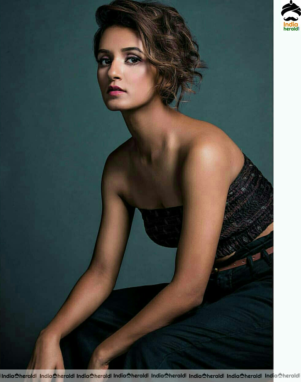 Shakti Mohan Hot Sizzling Photos