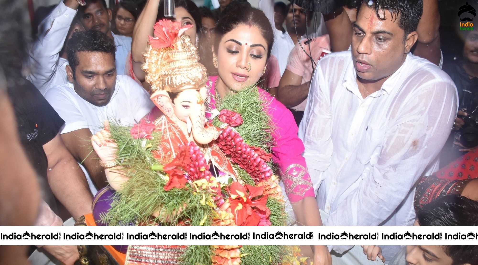 Shilpa Shetty During Ganesh Visarjan