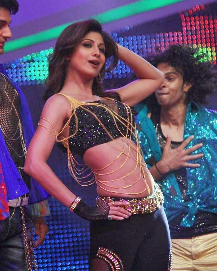 Shilpa Shetty Flaunts Her Amazing Curves