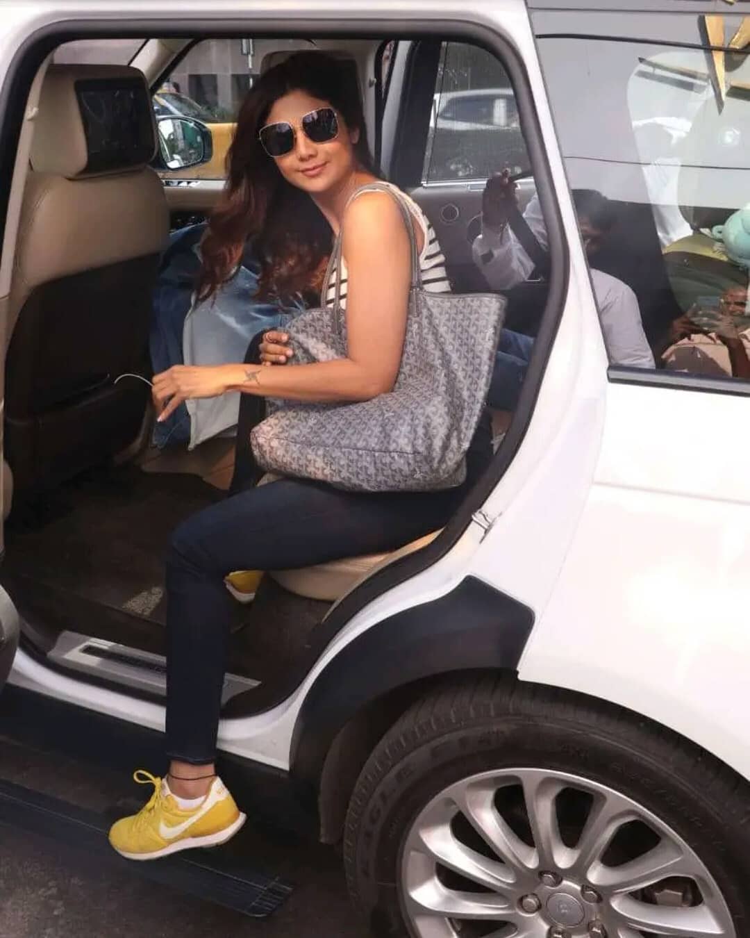 Shilpa Shetty In Tight Sleeveless Top While Spotted At Juhu