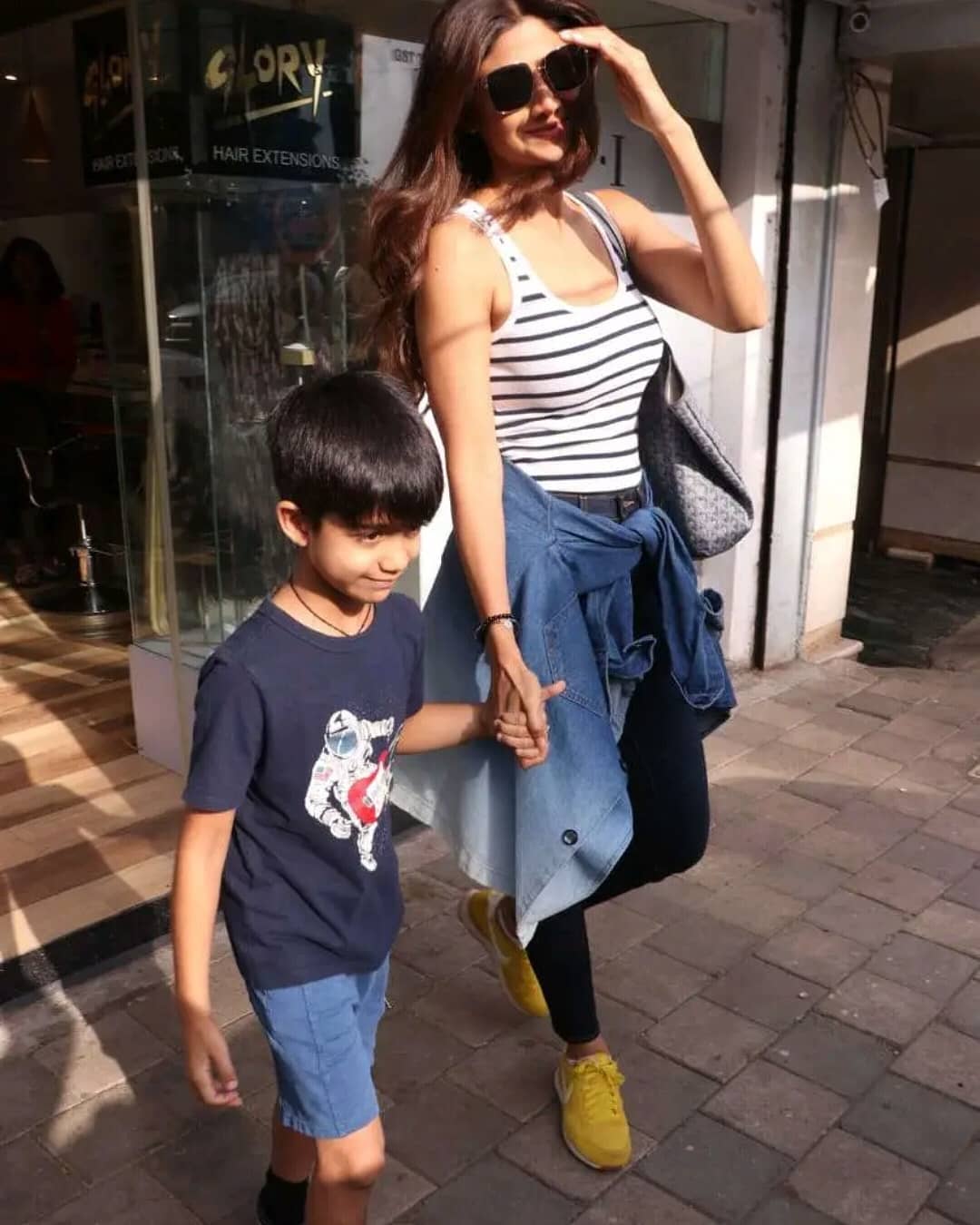 Shilpa Shetty In Tight Sleeveless Top While Spotted At Juhu