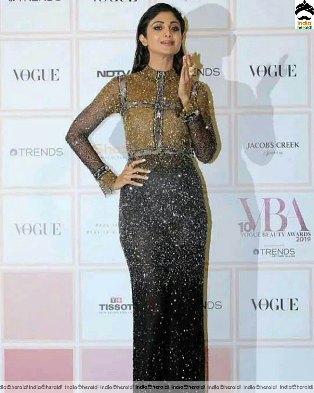 Shilpa Shetty Shines In A Golden Black Gown At Vogue Beauty Awards 2019