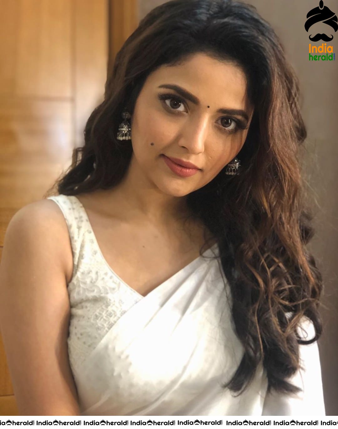 Shirin Kanchwala Latest Hot Photos in Sleeveless Blouse and White Saree