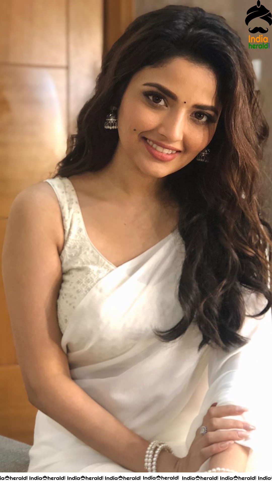 Shirin Kanchwala Latest Hot Photos in Sleeveless Blouse and White Saree