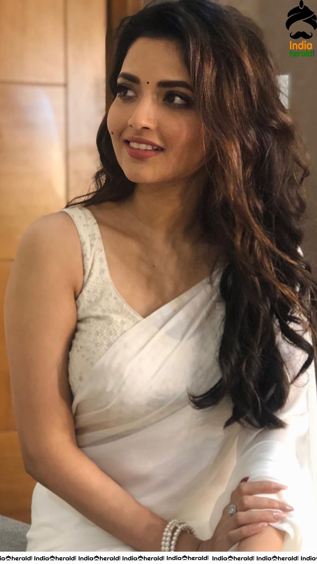 Shirin Kanchwala Latest Hot Photos in Sleeveless Blouse and White Saree