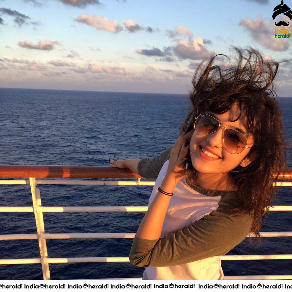 Shirley Setia Sizzling Hot Cleavage and Waist revealing Photos