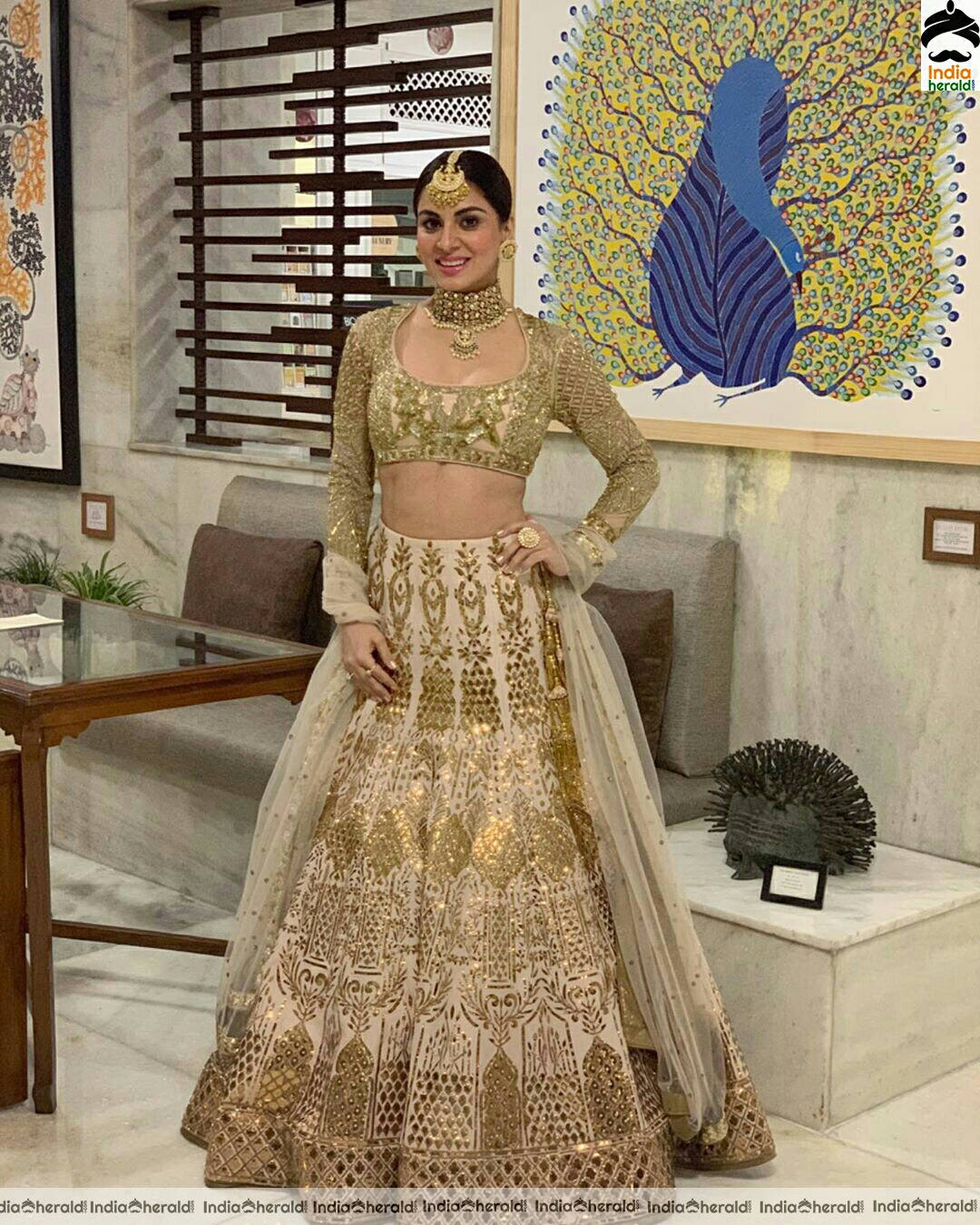 Shraddha Arya Shows Her Sexy Waistline In Golden Attire