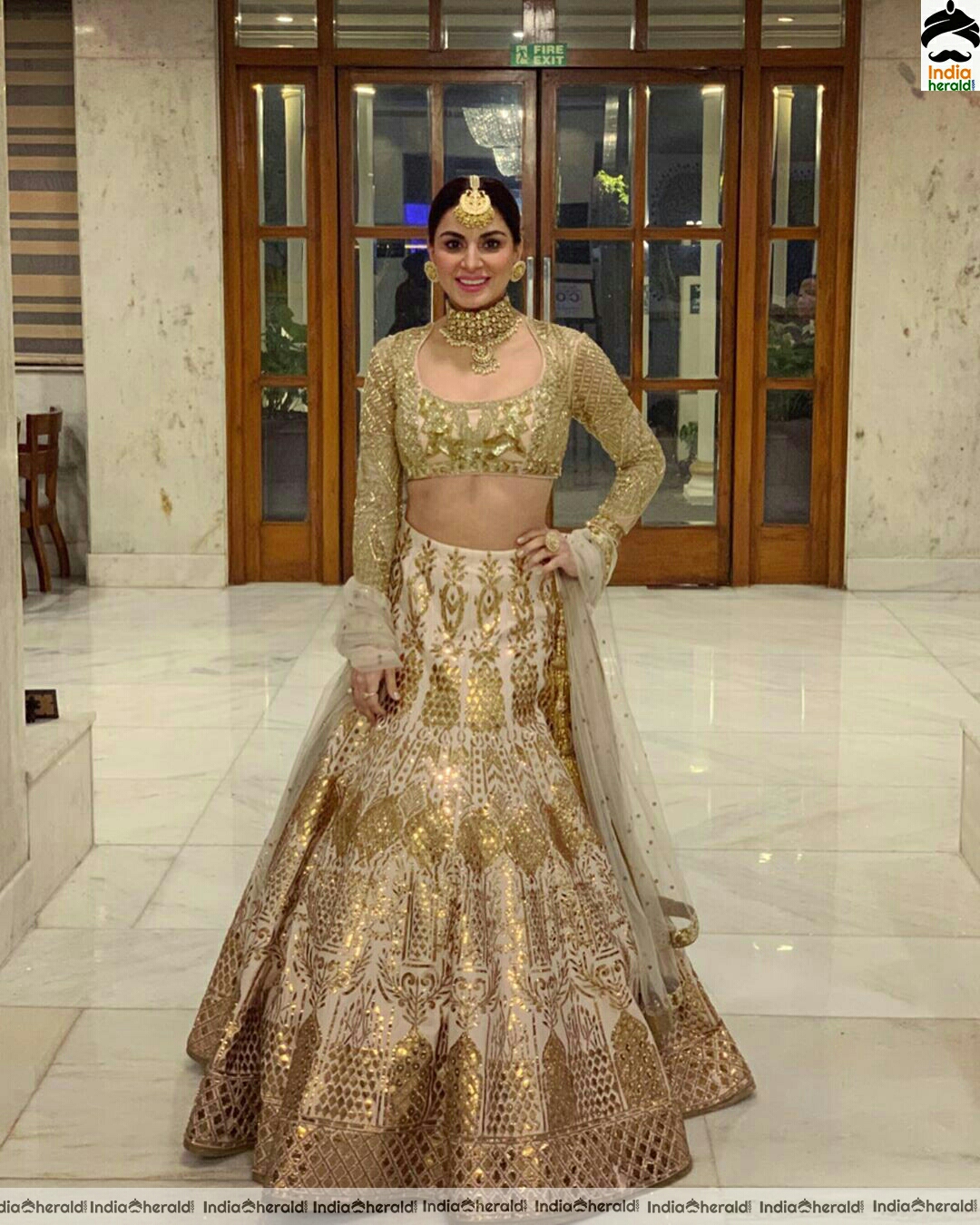 Shraddha Arya Shows Her Sexy Waistline In Golden Attire