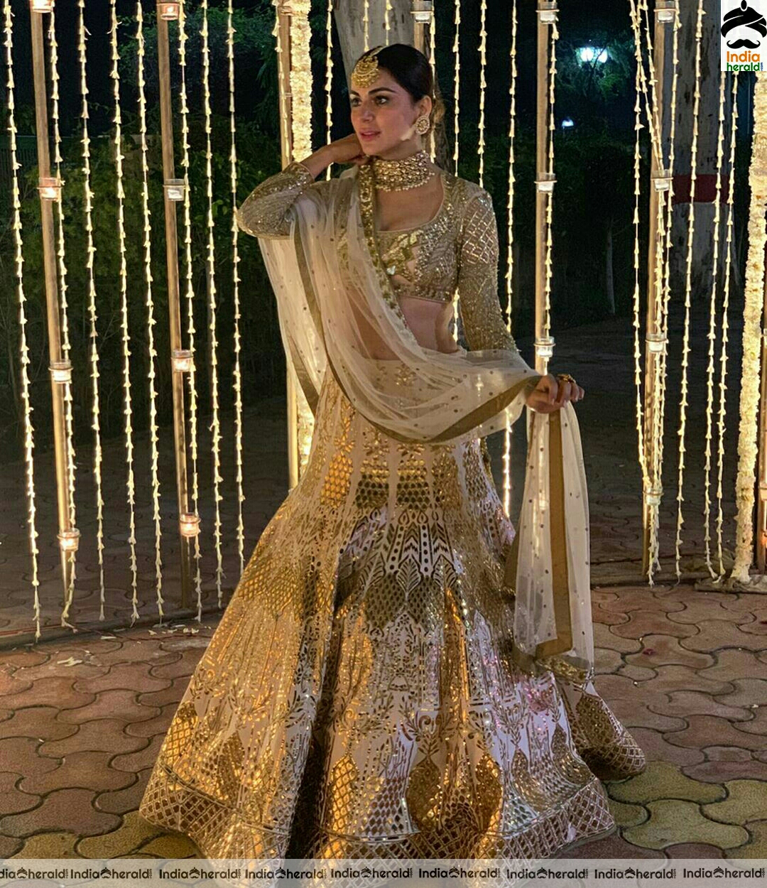 Shraddha Arya Shows Her Sexy Waistline In Golden Attire