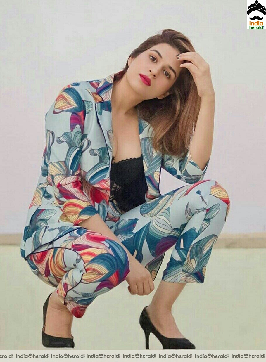 Shraddha Das Hot Latest Stills