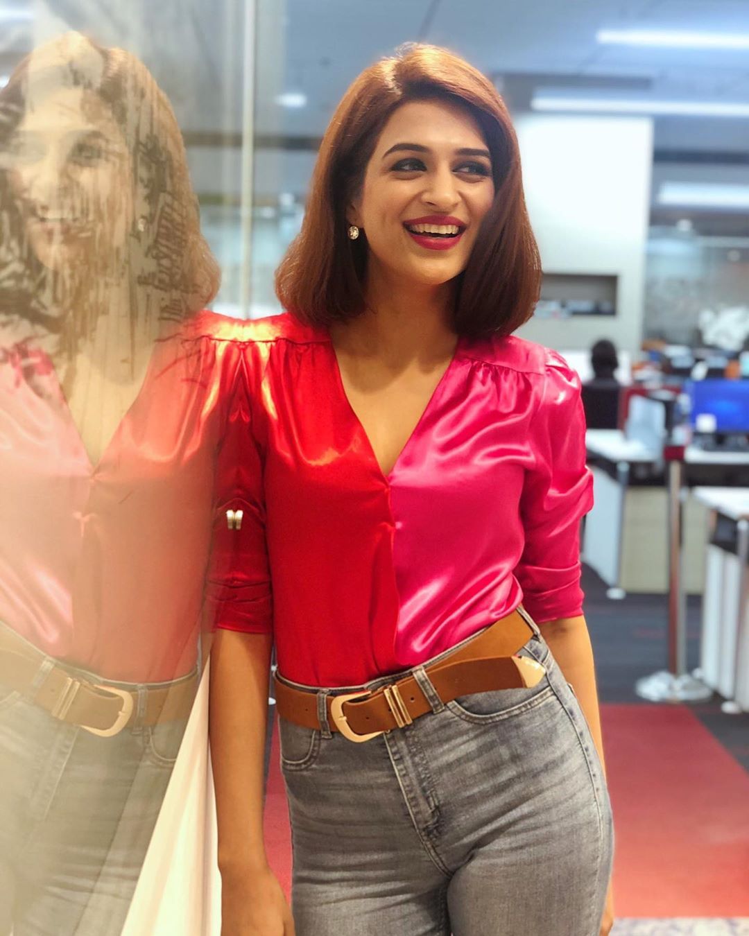 Shraddha Das Looking Spicy Hot In Tight Shirt And Jean