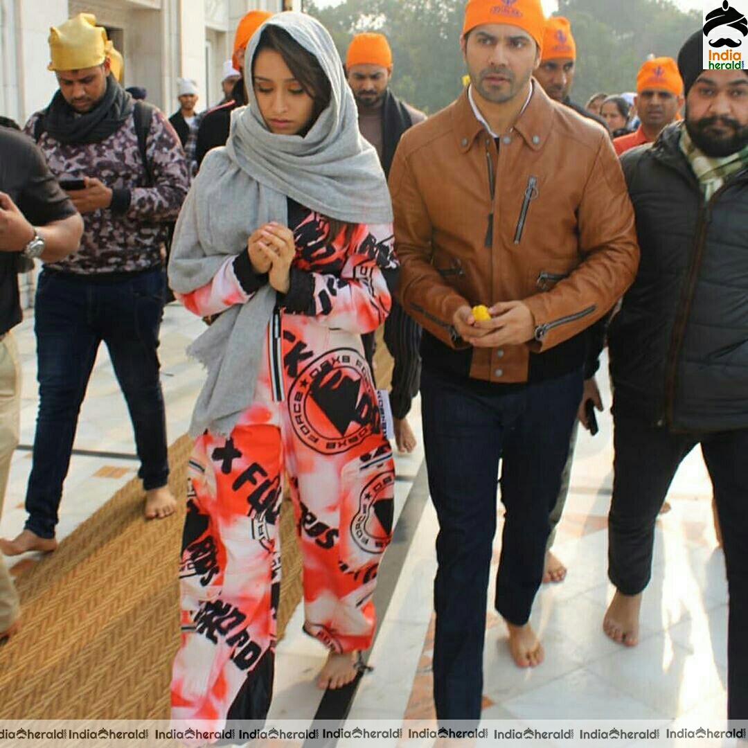 Shraddha Kapoor and Varun Dhawan Seek Blessing At A Gurdwara