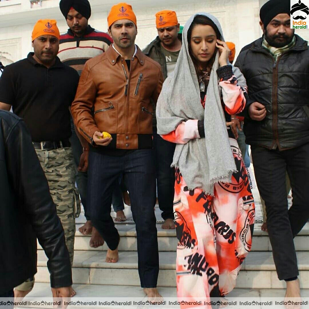 Shraddha Kapoor and Varun Dhawan Seek Blessing At A Gurdwara