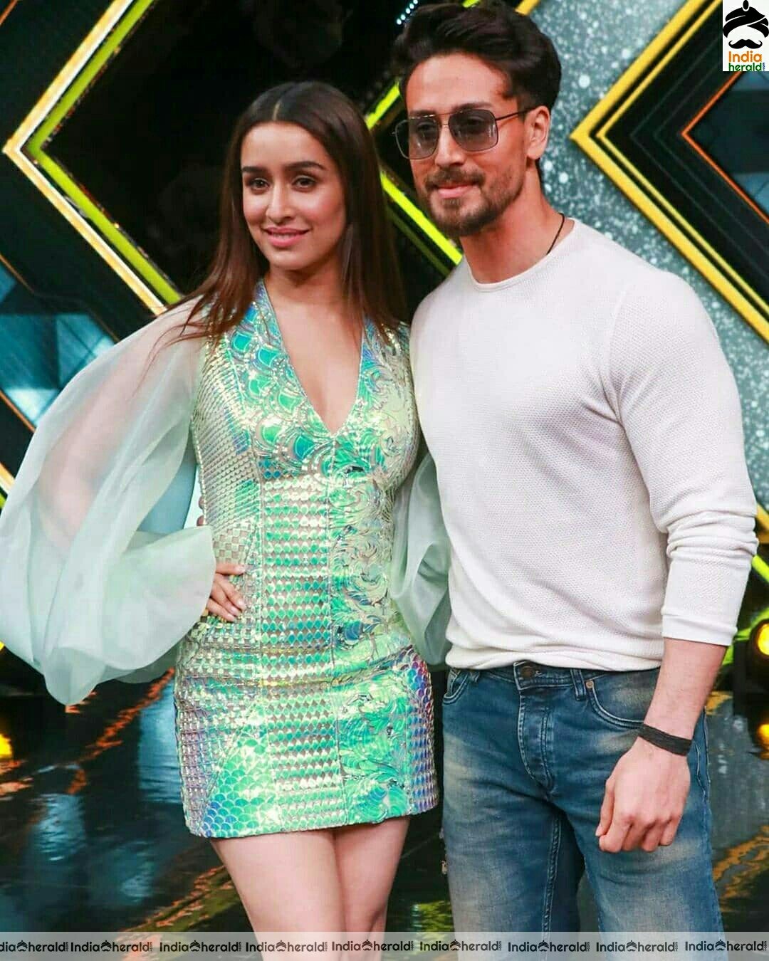 Shraddha Kapoor looking cute as she is caught by paparazzi