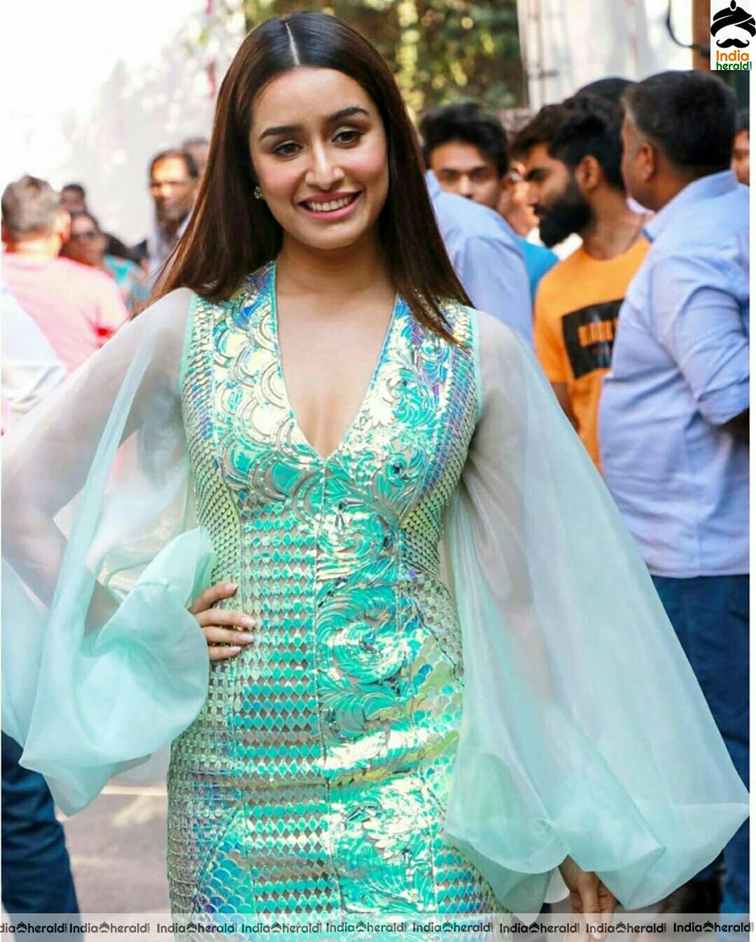 Shraddha Kapoor oozes hotness in Blue tight and hot costume