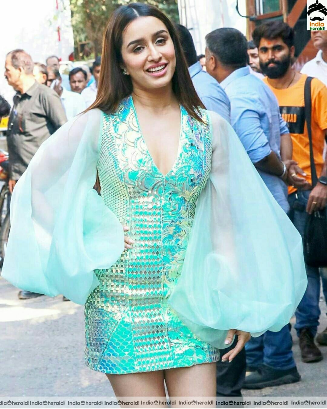 Shraddha Kapoor oozes hotness in Blue tight and hot costume