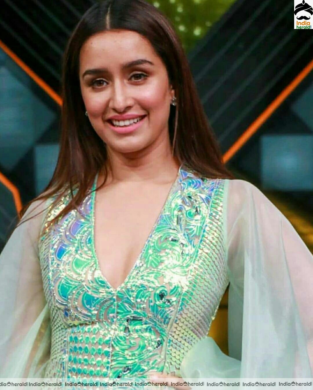 Shraddha Kapoor oozes hotness in Blue tight and hot costume